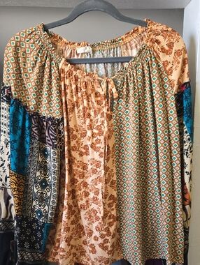 easel Patchwork Tunic Top in Tan and Teal Accents